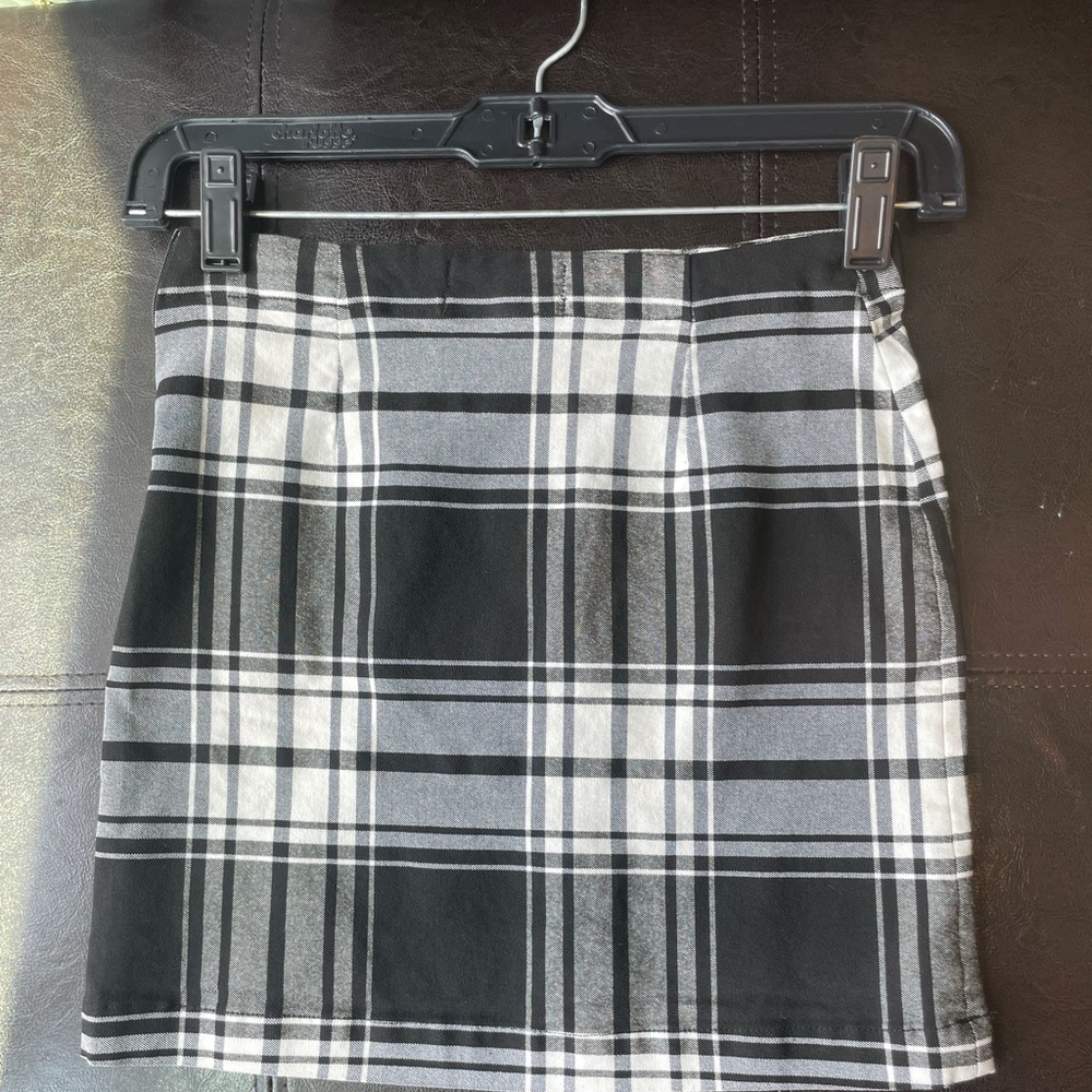 Cute black and white plaid skirt
